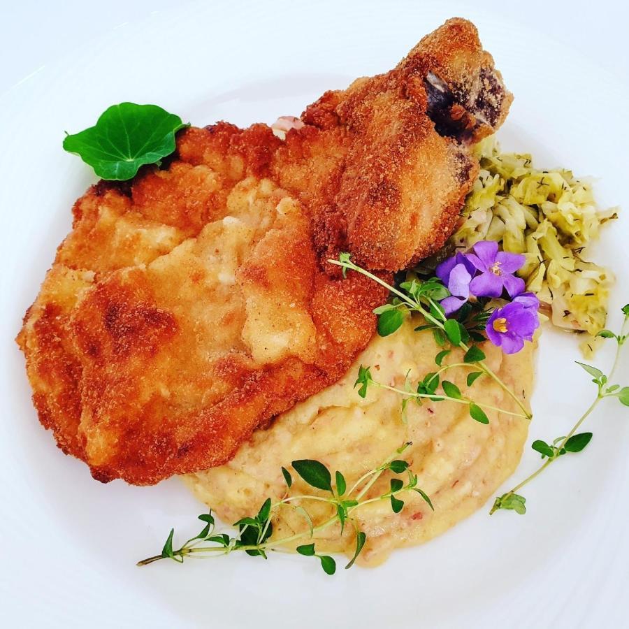 Boutique Odyseja & Spa Цехоцинек Екстер'єр фото Schnitzel with mashed potatoes and sauerkraut