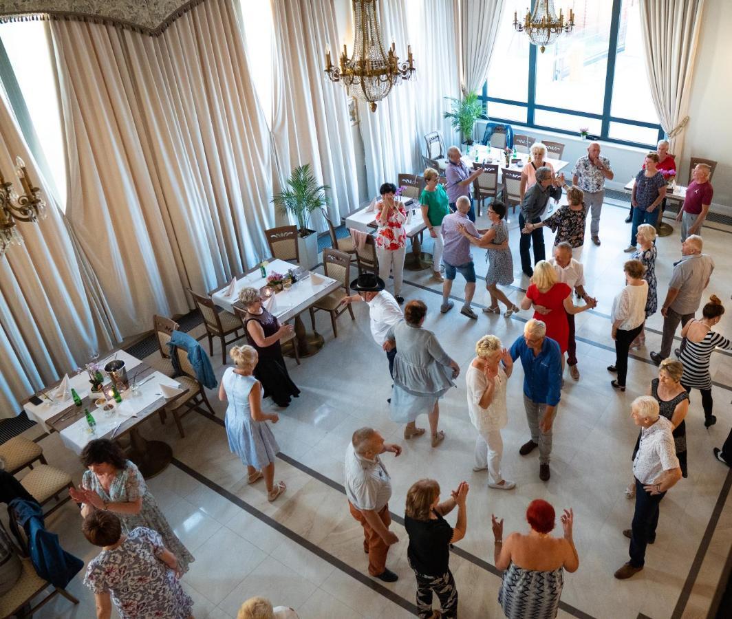Boutique Odyseja & Spa Цехоцинек Екстер'єр фото The 2012 opening of the renovated hotel