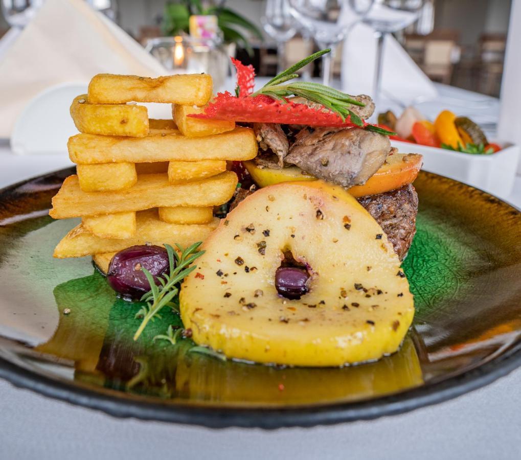 Boutique Odyseja & Spa Цехоцинек Екстер'єр фото A plate of food