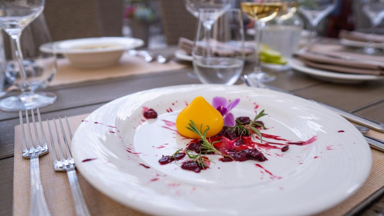 Boutique Odyseja & Spa Цехоцинек Екстер'єр фото A plate of food