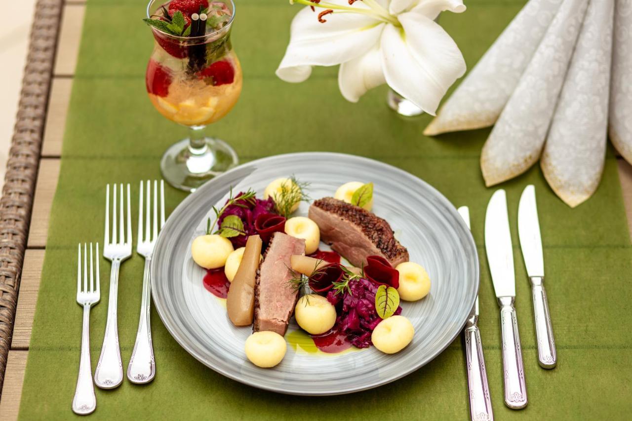 Boutique Odyseja & Spa Цехоцинек Екстер'єр фото A duck confit salad