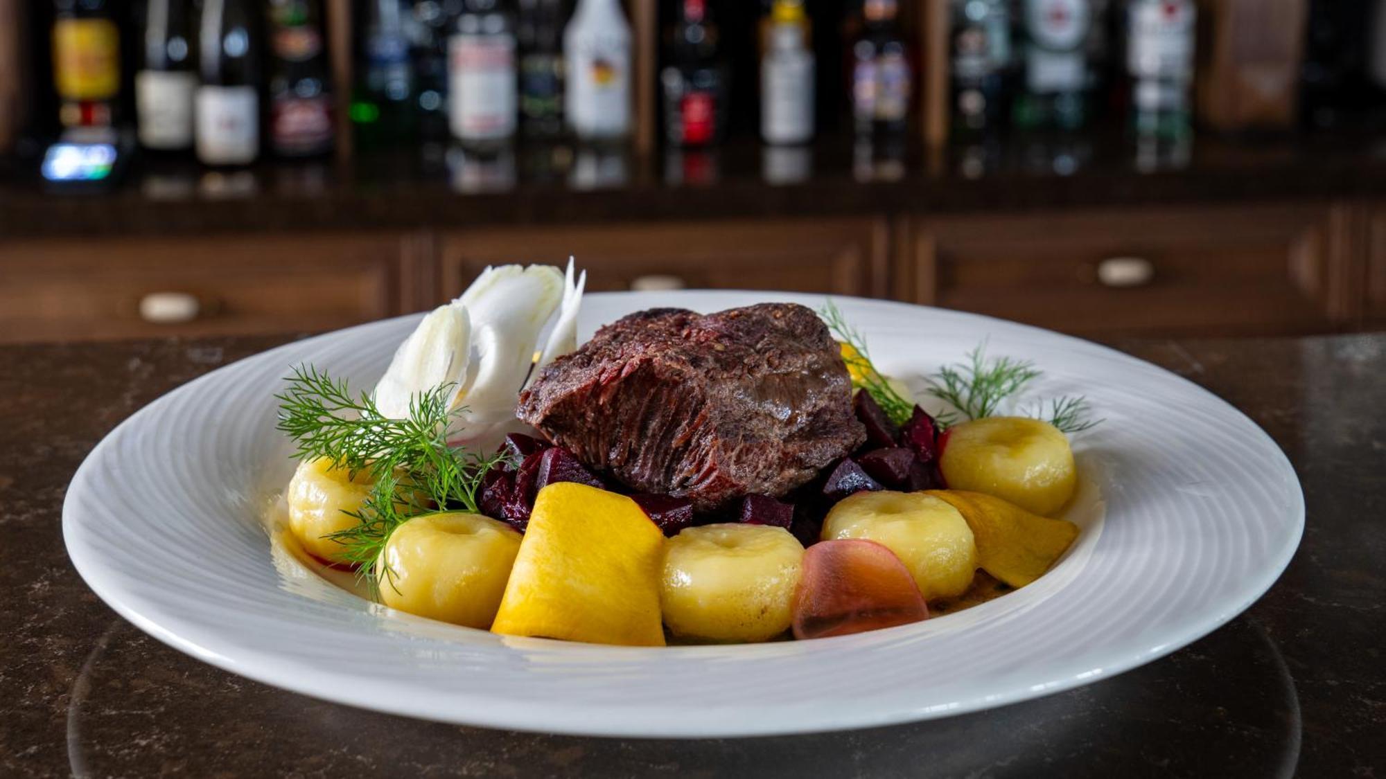 Boutique Odyseja & Spa Цехоцинек Екстер'єр фото A plate of reindeer stew with potatoes and lingonberries