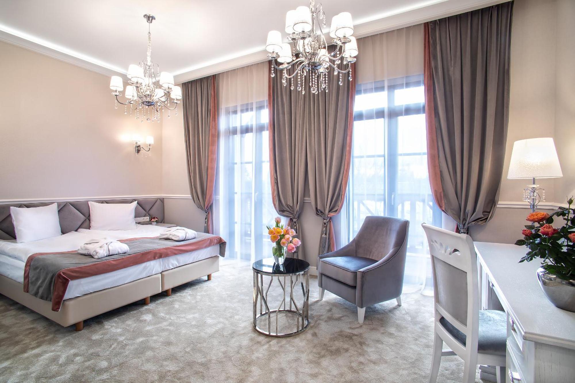 Boutique Odyseja & Spa Цехоцинек Екстер'єр фото A room at the hotel