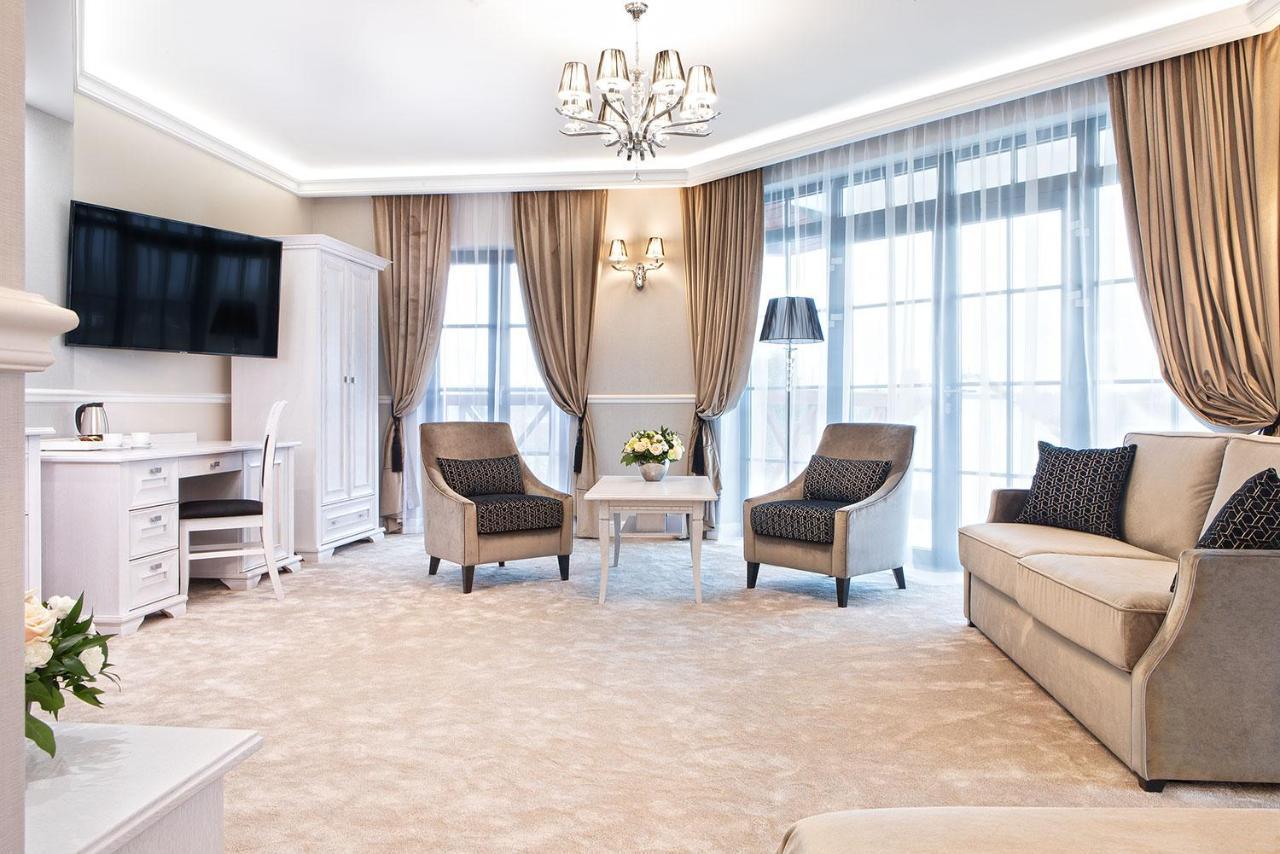 Boutique Odyseja & Spa Цехоцинек Екстер'єр фото A suite at the hotel